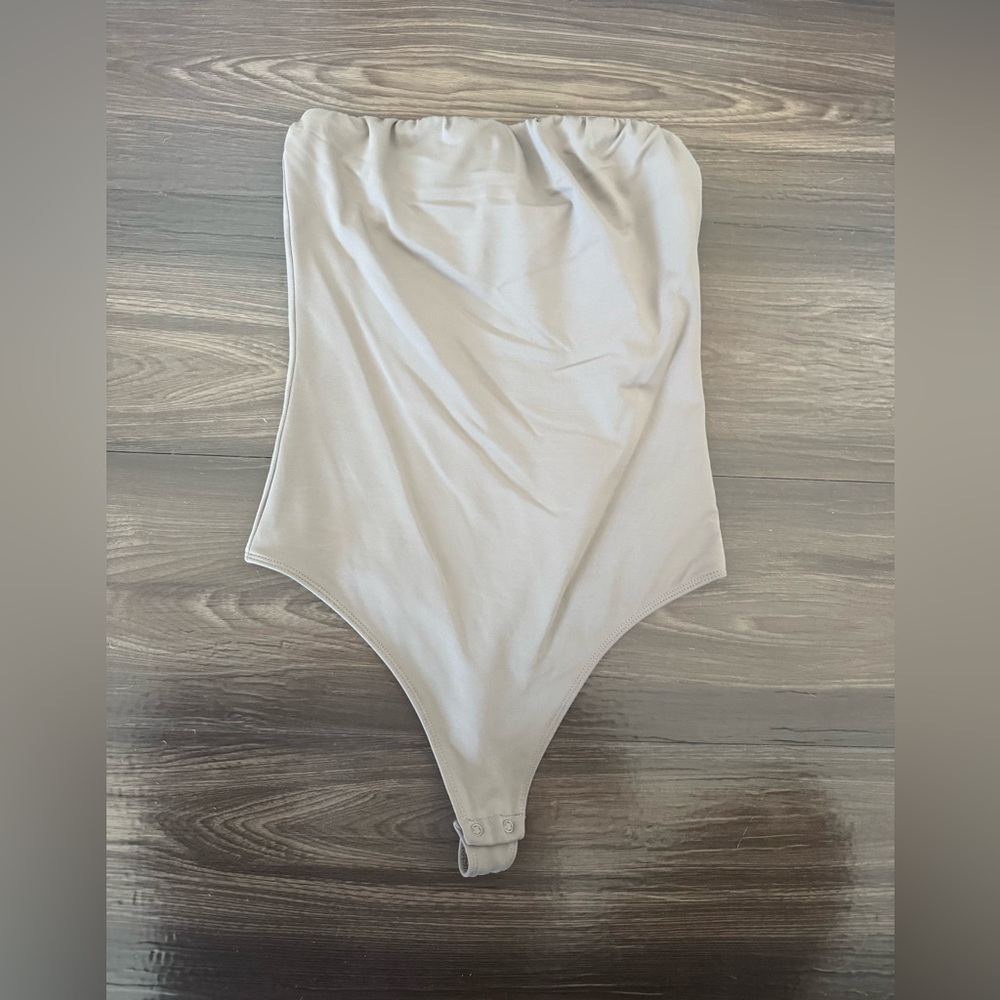 Aritzia Babaton Strapless Bodysuit